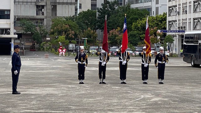 第四大隊警察旗隊英姿(將開啟新視窗)