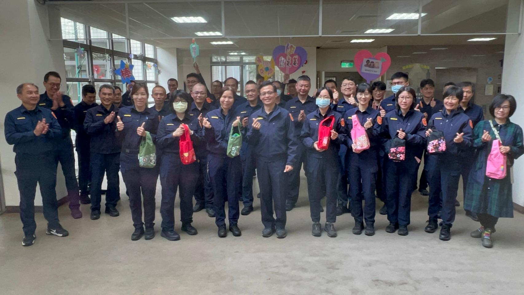 第二大隊婦女節慰問宣導(將開啟新視窗)