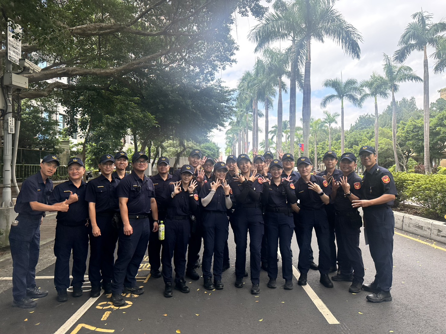 第四大隊漂亮女警在保一總隊最後一天上班(將開啟新視窗)